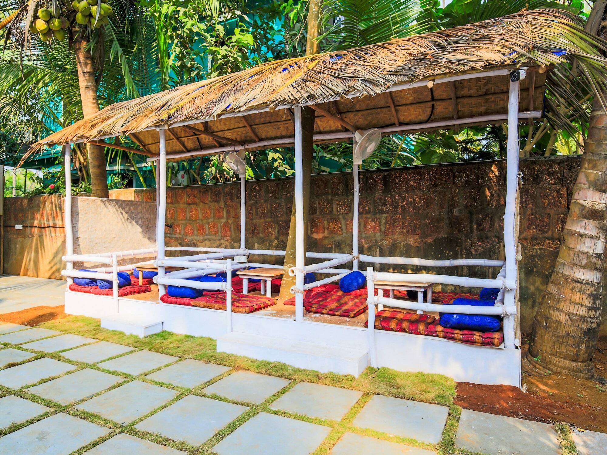 Hotel OYO 24173 La Conceicao Aldeia Morjim Esterno foto
